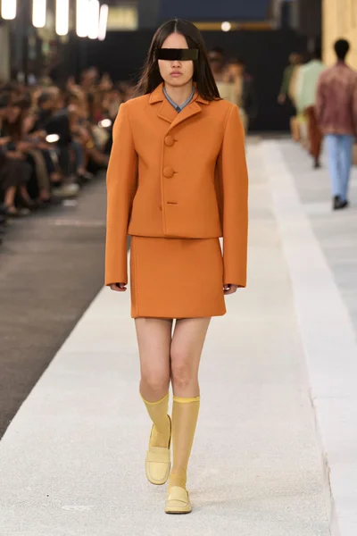 Look 32
